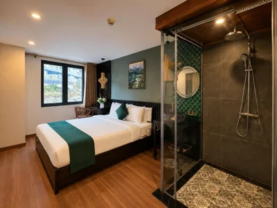 Deluxe Double Room with City View — Cloud Chaser Hotel