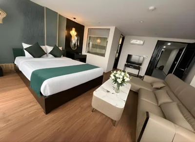 Suite with Balcony and Mountain View — Cloud Chaser Hotel